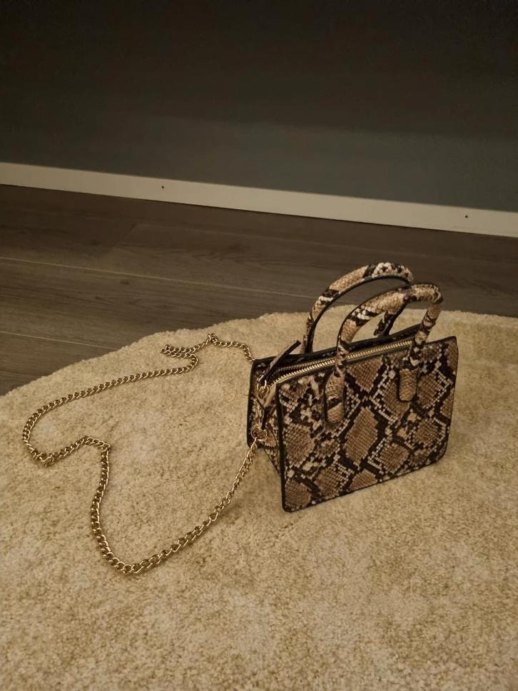 H&M beige slangenprint schoudertas/handtas, Sieraden, Tassen en Uiterlijk, Tassen | Damestassen, Zo goed als nieuw, Schoudertasje