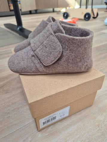 Konges Sløjd Pantoffels Maat 28 Camel beschikbaar voor biedingen