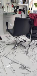 Leren kappers stoelen en spiegel , Top kwaliteit., Ophalen, Zo goed als nieuw
