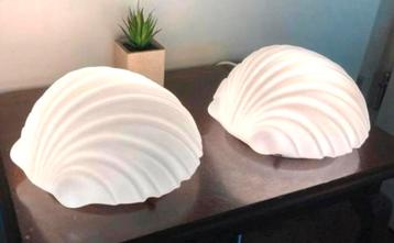 Twee vintage Glashütte Limburg schelp lampen opaline glas. beschikbaar voor biedingen