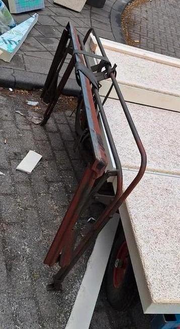 Compleet frame voor de kap van een Daf Ya66 beschikbaar voor biedingen