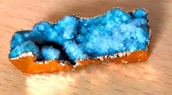 prachtige zacht grijsblauwe Celestien cluster in bladgoud, Verzamelen, Mineralen en Fossielen, Mineraal, Verzenden