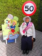 Verjaardag 50 Sarah wit met jasje en feestbord, set 3 deel., Ophalen, Zo goed als nieuw, Abraham of Sarah