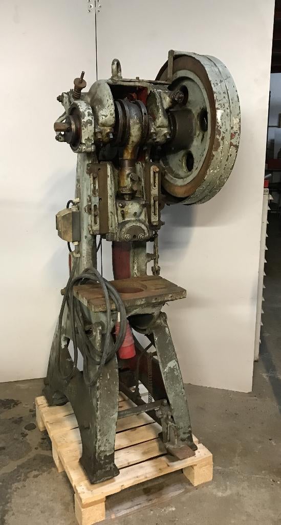 Excenterpers, Raskin, 14 Tino, 14000 ton, 400 volt, Doe-het-zelf en Verbouw, Gereedschap | Overige machines, Ophalen, Gebruikt