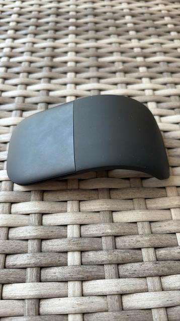 Microsoft Surface Arc Draadloze Bluetooth Muis – Zwart beschikbaar voor biedingen