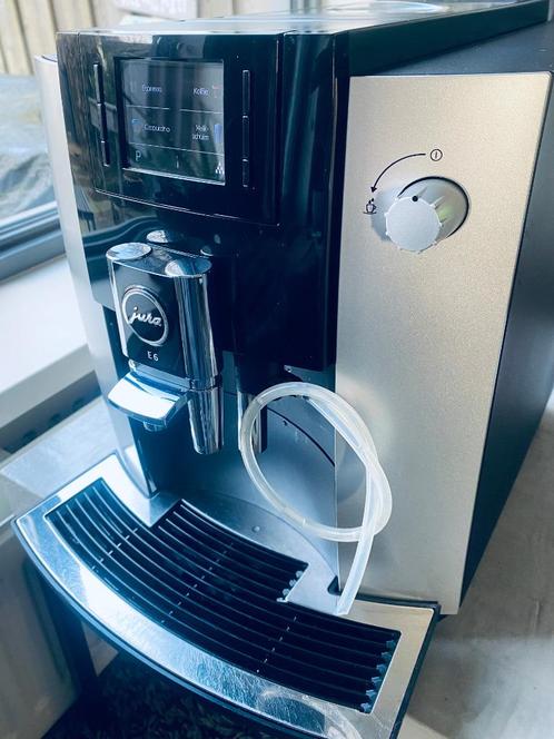 Prachtige Jura E6 Platina met een grote onderhoudsbeurt., Witgoed en Apparatuur, Koffiezetapparaten, Zo goed als nieuw, Gemalen koffie
