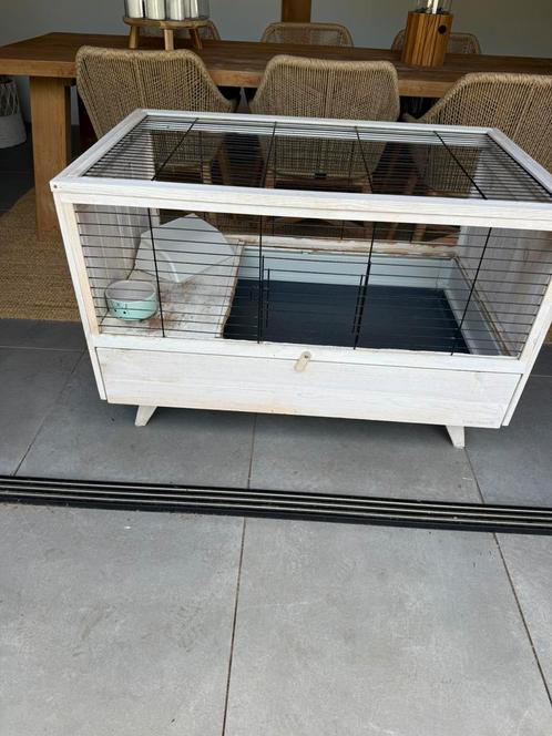 Wit houten konijnen hok-  beeztees konijnenhok, Dieren en Toebehoren, Knaagdieren en Konijnen | Hokken en Kooien, Gebruikt, Hok
