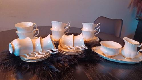 Royal Albert Affinity Gold., Antiek en Kunst, Antiek | Servies compleet, Ophalen