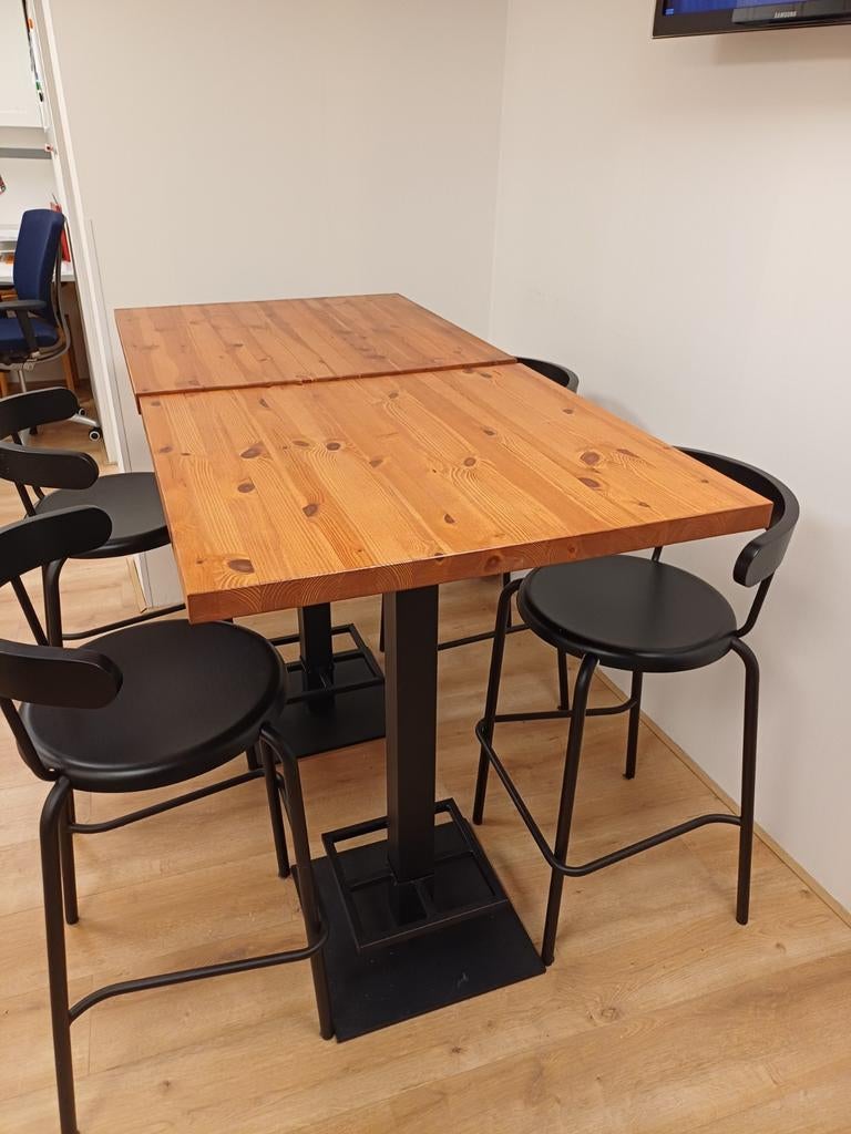 2 Statafels met 4 Krukken - Ideaal voor Horeca of Thuis, Ophalen, Gebruikt