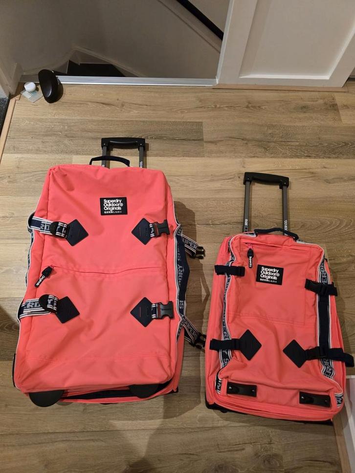 Superdry Kofferset Roze - Zo Goed Als Nieuw!, Sieraden, Tassen en Uiterlijk, Koffers, Zo goed als nieuw, Overige materialen, 60 tot 70 cm