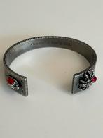 Alexander McQueen bangle armband zilver kleurig Nieuw., Met kristal, Nieuw, Ophalen of Verzenden, Rood