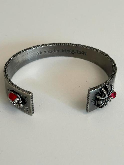 Alexander McQueen bangle armband zilver kleurig Nieuw., Sieraden, Tassen en Uiterlijk, Armbanden, Nieuw, Zilver, Rood, Met kristal