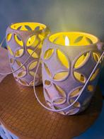 Stijlvolle set witte keramieken windlichten met bloemmotief, Huis en Inrichting, Woonaccessoires | Kandelaars en Kaarsen, Overige materialen