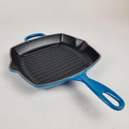 Le Creuset Skillet Grill Vierkant in Marseilleblauw (26 cm), Huis en Inrichting, Keuken | Potten en Pannen, Nieuw, Koekenpan of Braadpan