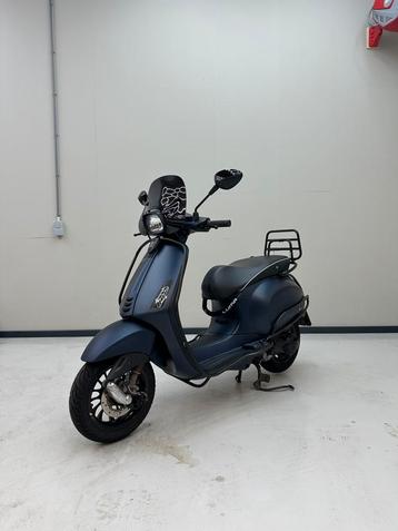Vespa Sprint MAT BLAUW 45KM beschikbaar voor biedingen