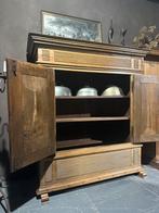 "HENDRICKX " Eiken Kast met biefpaneel 18e Eeuw., Ophalen