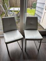Twee nette imitatie leer stoelen, gebroken wit, Huis en Inrichting, Stoelen, Twee, Wit, Ophalen of Verzenden, Zo goed als nieuw