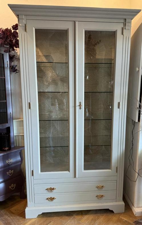 Grote vintage vitrinekast beige goud Hotel Chique kast VdlM, Huis en Inrichting, Kasten | Vitrinekasten, Zo goed als nieuw, 200 cm of meer