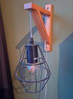 2 industriële hanglampen / wandlampen. Samen € 15,-., Ophalen of Verzenden, Zo goed als nieuw, Hout, Industrieel.