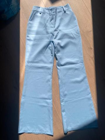 Pantalon beschikbaar voor biedingen