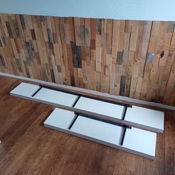 Twee wandplanken LACK van Ikea beschikbaar voor biedingen