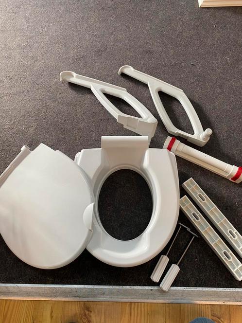 Aquatec 9000 toiletverhoger met verstelbare armleuningen, Doe-het-zelf en Verbouw, Sanitair, Zo goed als nieuw, Toilet, Ophalen