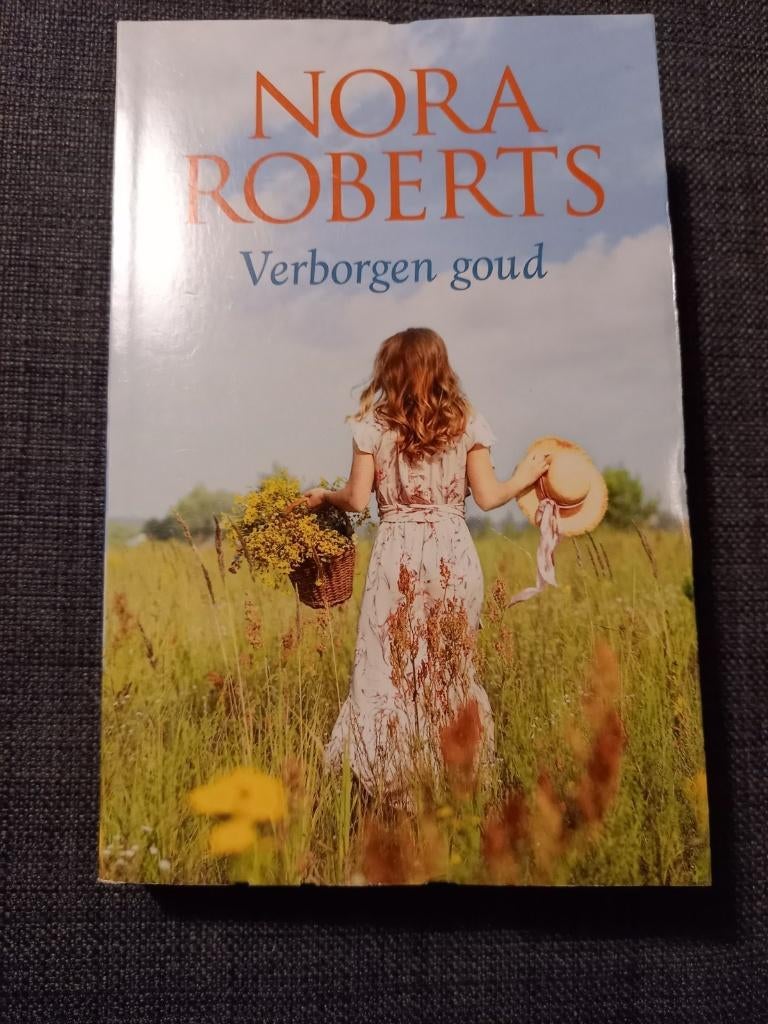 p2 Verborgen goud - Golvend gras - Nora Roberts, Ophalen of Verzenden, Zo goed als nieuw