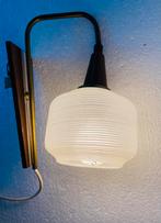 Teak wandlamp met glazen bolletje , Mid Century, Huis en Inrichting, Lampen | Wandlampen, Gebruikt, Ophalen of Verzenden, Glas