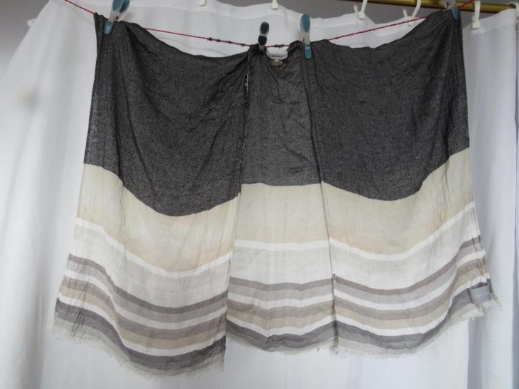 dunne grijs zwarte beige calvin klein omslagsjaal/poncho, Kleding | Dames, Mutsen, Sjaals en Handschoenen, Gedragen, Sjaal, Ophalen of Verzenden