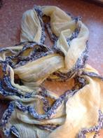 Lichtgele shawl met opgestikte froezels. Merk Only., Kleding | Dames, Mutsen, Sjaals en Handschoenen, Ophalen of Verzenden, Sjaal