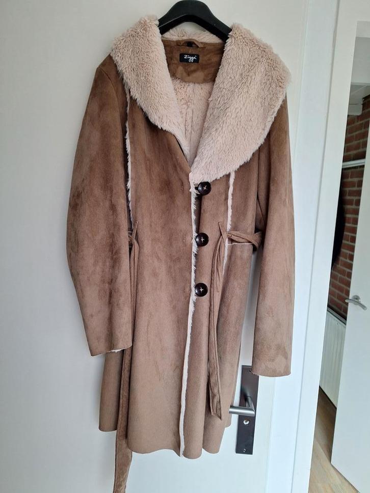 Erg mooie dames winterjas maat 42, Kleding | Dames, Jassen | Zomer, Zo goed als nieuw, Maat 38/40 (M), Zwart, Ophalen of Verzenden