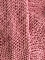 Roze Gehaakte Deken - 135x135 cm, Huis en Inrichting, Woonaccessoires | Plaids en Woondekens, Ophalen, Nieuw