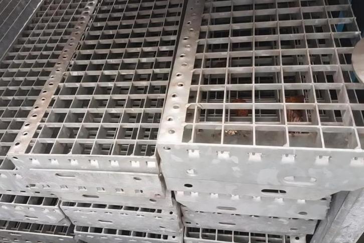 Trap 300cm verzinkt gegalvaniseerd stalen steektrap zelfbouw, Doe-het-zelf en Verbouw, Ladders en Trappen, Gebruikt, Trap, 2 tot 4 meter