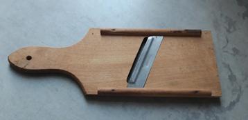 Ouderwets houten schaaf oude mandoline met vervangbaar mesje