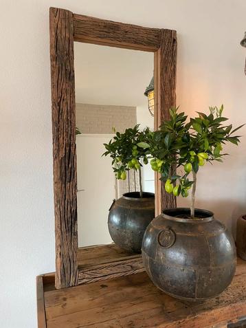 Metalen roest ketel bloempotten stoer rond  beschikbaar voor biedingen