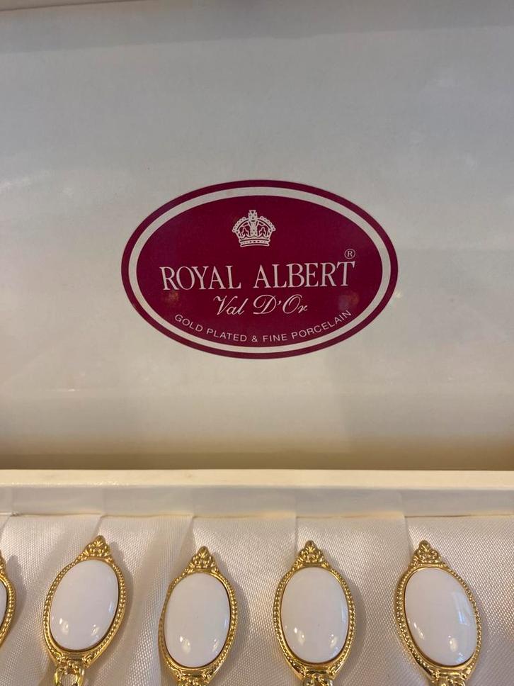 Royal albert  Val d’or, Huis en Inrichting, Keuken | Servies, Zo goed als nieuw, Compleet servies, Overige stijlen, Porselein