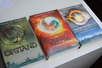 3 boeken Veronica Roth: Inwijding, Samensmelting, Opstand beschikbaar voor biedingen