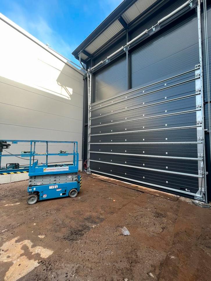 Monteur, service, montage, reparatie garagedeur, roldeur, NL, Doe-het-zelf en Verbouw, Deuren en Horren, Zo goed als nieuw, Garagedeur