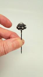 Antiek kleine onedel speld met zilveren Zeeuwse knop, Antiek en Kunst, Verzenden, Zilver