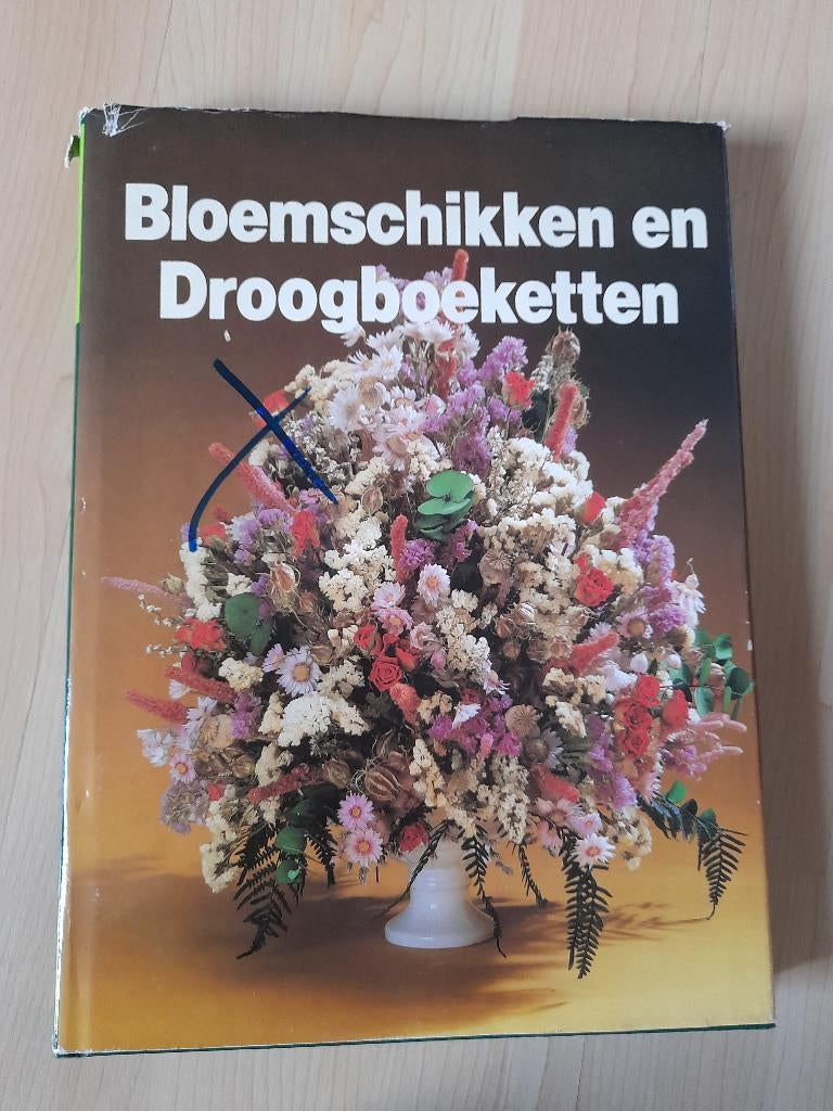 BLOEMSCHIKKEN EN DROOGBOEKETTEN Serie Tuinieren en de, Boeken, Wonen en Tuinieren, Ophalen of Verzenden, Gelezen, Tuinieren en Tuinplanten