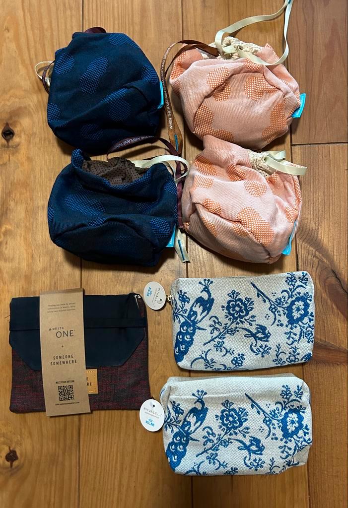 KLM Business Class Toilettasjes - Nieuw & Verzegeld, Sieraden, Tassen en Uiterlijk, Toilettassen, Nieuw, Dame, Blauw, Ophalen of Verzenden