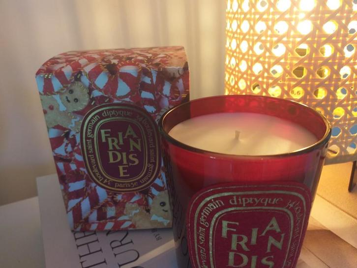 Nieuwe Diptyque 190 gram Kerstkaars Friandise 2024 nu € 39, Huis en Inrichting, Woonaccessoires | Kandelaars en Kaarsen, Nieuw