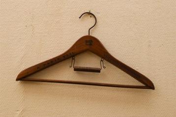 5 stuks Scotch & Soda Bruine kledinghangers 48293 beschikbaar voor biedingen