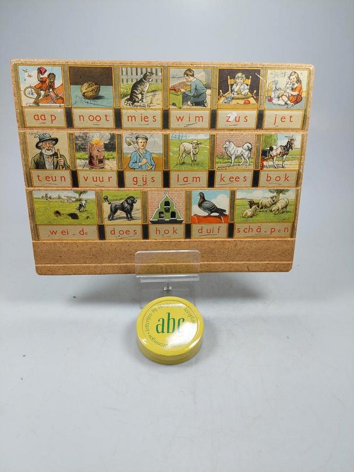 Vintage Leesplankje met Letters in Blik, Antiek en Kunst, Antiek | Schoolplaten, Overige thema's, Ophalen of Verzenden