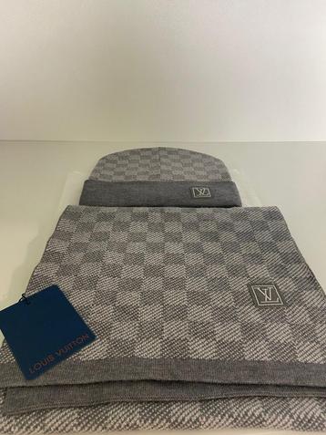 Louis Vuitton muts en sjaal beschikbaar voor biedingen