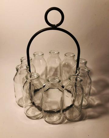 Decoratie vaasjes in metalen houder beschikbaar voor biedingen