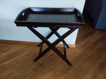 Houten Bijzettafel met Dienblad beschikbaar voor biedingen
