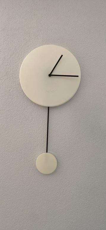 Klok Zuiver Minimal beschikbaar voor biedingen