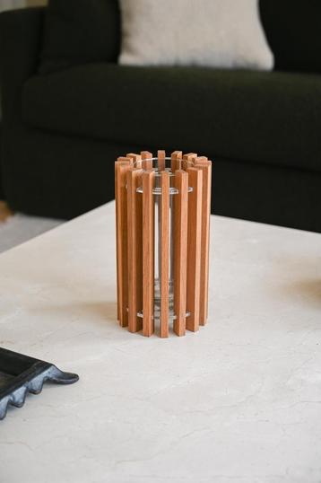 Zwei design vaas  beschikbaar voor biedingen
