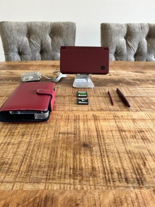Nintendo DSI XL helemaal compleet + spellen, Spelcomputers en Games, Spelcomputers | Nintendo 2DS en 3DS, Zo goed als nieuw, 2DS XL